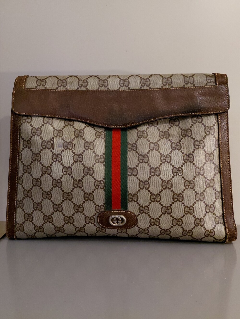 Gucci Beautiful Purse with Red and Green Signature